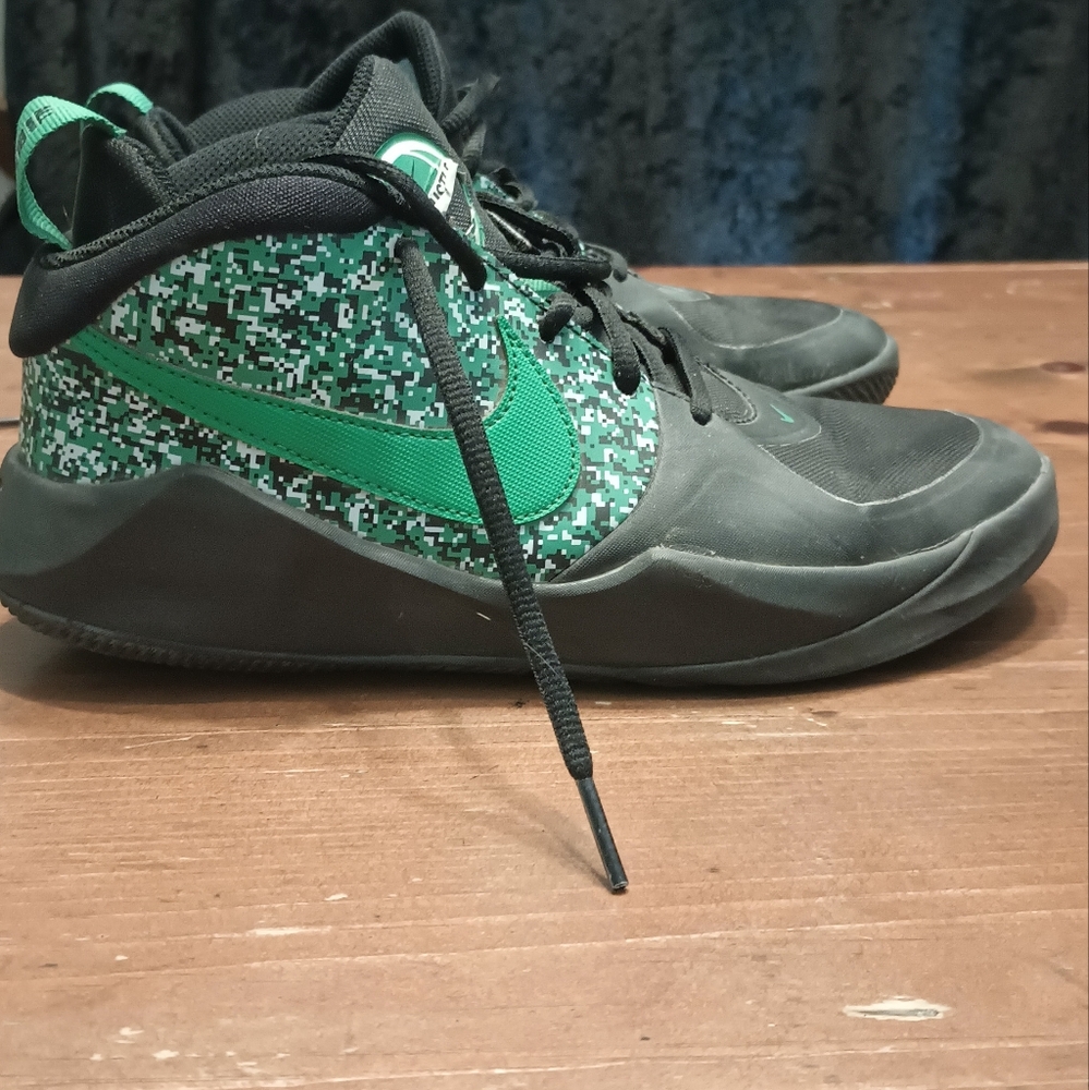 Size 5Y boys basketball shoes